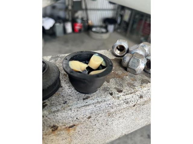 セレナ　サスペンション・足回り修理・整備
沖縄市　北中城村　うるま市　宜野湾市　浦添市　西原町　北谷町