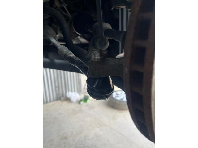 セレナ　サスペンション・足回り修理・整備
沖縄市　北中城村　うるま市　宜野湾市　浦添市　西原町　北谷町