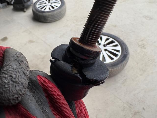 セレナ　サスペンション・足回り修理・整備　スタビリンクロッド交換
沖縄市　北中城村　うるま市　宜野湾市　浦添市　西原町　北谷町