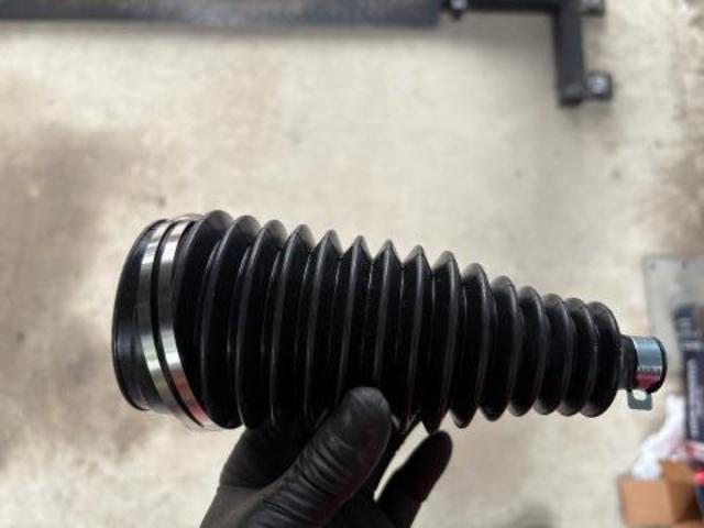 タントエグゼ　サスペンション・足回り修理・整備　ラックエンドブーツ交換
沖縄市　北中城村　うるま市　宜野湾市　浦添市　西原町　北谷町