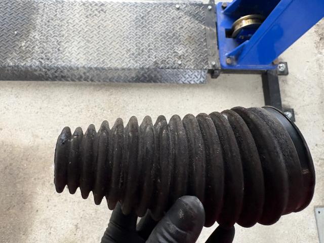 タントエグゼ　サスペンション・足回り修理・整備　ラックエンドブーツ交換
沖縄市　北中城村　うるま市　宜野湾市　浦添市　西原町　北谷町