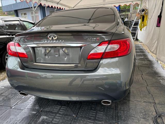 日産　フーガ　外装研磨
沖縄市　北中城村　うるま市　宜野湾市　浦添市　西原町　北谷町