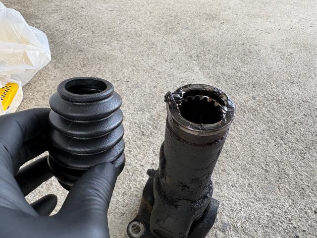 スズキ　ジムニー　車検 プロペラシャフトブーツ交換

沖縄市　北中城村　うるま市　宜野湾市　浦添市　西原町　北谷町