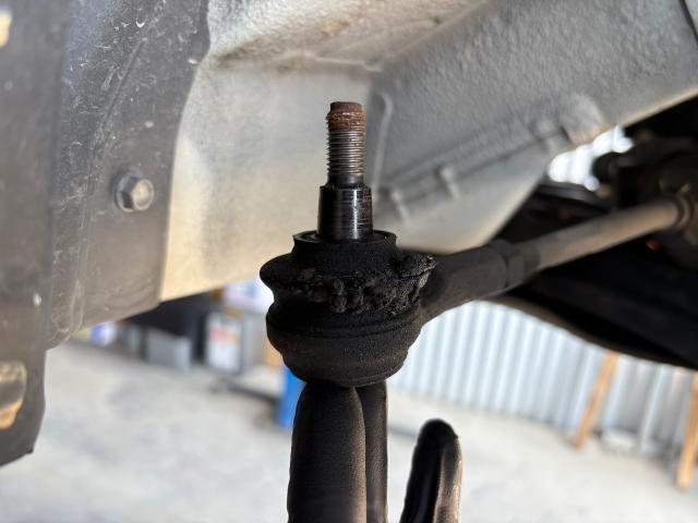 三菱　ｅＫワゴン　車検整備、オイル交換、タイロッドエンドブーツ交換
沖縄市　北中城村　うるま市　宜野湾市　浦添市　西原町　北谷町