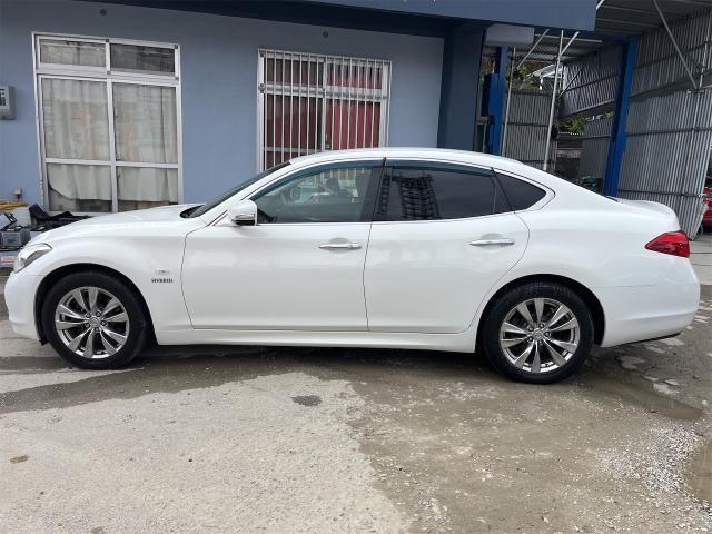 日産　フーガハイブリッド　クリーニング・清掃
沖縄市　北中城村　うるま市　宜野湾市　浦添市　西原町　北谷町