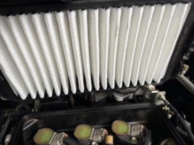 ダイハツ　ミラジーノ　車検　エアクリーナーエレメント交換
沖縄市　北中城村　うるま市　宜野湾市　浦添市　西原町　北谷町