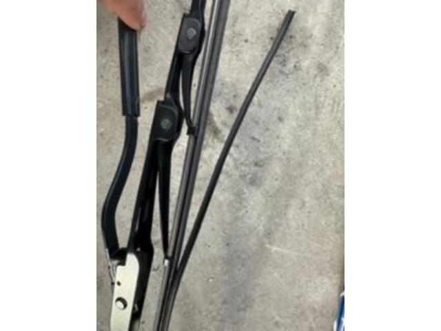 トヨタ　マークＸ　ワイパーゴム交換 沖縄市　北中城村　うるま市　宜野湾市　浦添市　西原町　北谷町