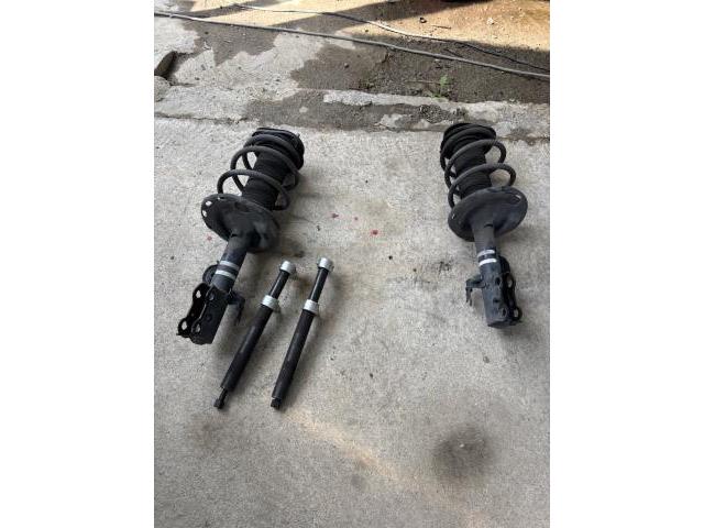 トヨタ　アルファード　サスペンション・ダウンサス
沖縄市　北中城村　うるま市　宜野湾市　浦添市　西原町　北谷町