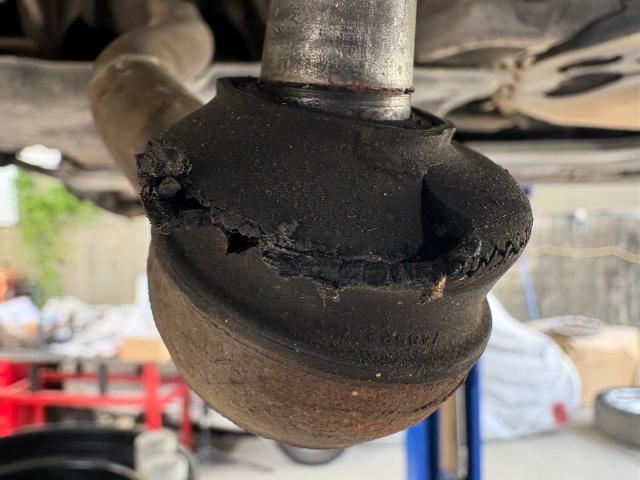 日産　フーガ　車検　タイロッドエンドブーツ交換
沖縄市　北中城村　うるま市　宜野湾市　浦添市　西原町　北谷町