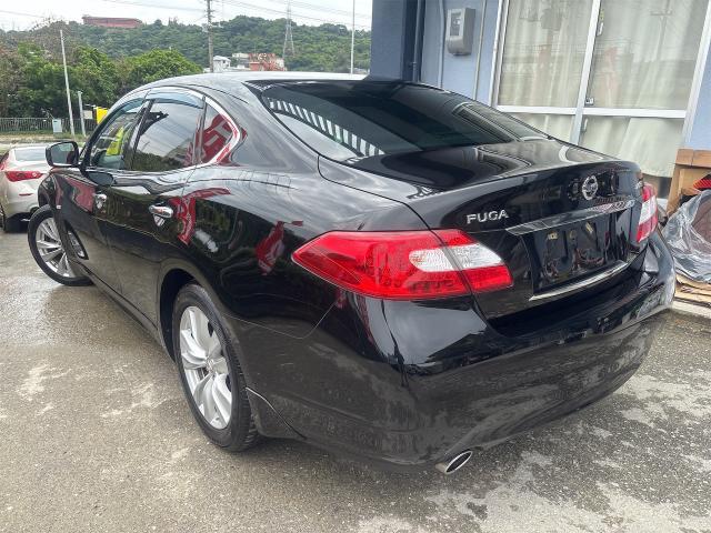 日産　フーガ　クリーニング・清掃
沖縄市　北中城村　うるま市　宜野湾市　浦添市　西原町　北谷町