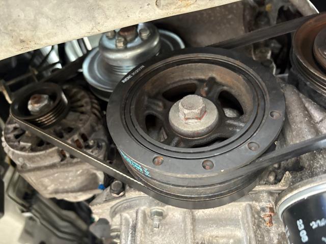 ダイハツ　ムーヴ　車検　ファンベルト、クーラーベルト交換
沖縄市　北中城村　うるま市　宜野湾市　浦添市　西原町　北谷町