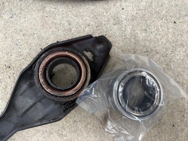 スズキ ジムニー 車検 ミッション修理、レリーズベアリング交換
沖縄市 北中城村 うるま市 宜野湾市 浦添市 西原町 北谷町