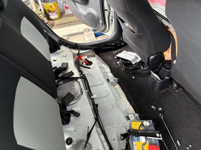 トヨタ　アクア　電装系修理　ハイブリッドバッテリーチェックランプ、ハイブリッドバッテリー交換
沖縄市　北中城村　うるま市　宜野湾市　浦添市　西原町　北谷町