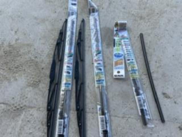 ダイハツ　ミラジーノ　ワイパーゴム交換 沖縄市　北中城村　うるま市　宜野湾市　浦添市　西原町　北谷町