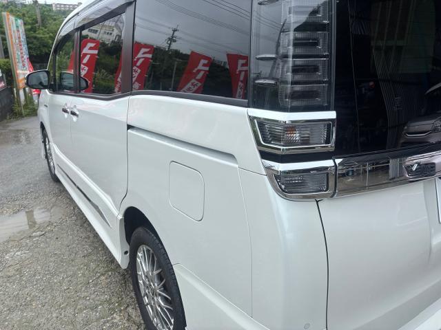 トヨタ　ヴォクシー　ガラスコーティング
沖縄市　北中城村　うるま市　宜野湾市　浦添市　西原町　北谷町