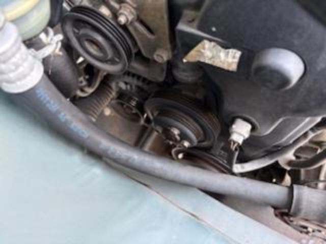 ダイハツ　ミラジーノ　エンジン関連修理・整備　ベルト鳴き、ベルト交換。
沖縄市　北中城村　うるま市　宜野湾市　浦添市　西原町　北谷町