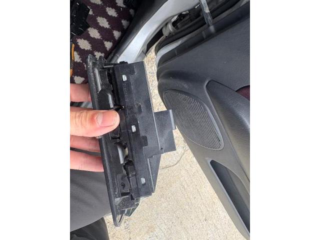 ダイハツ　ミラジーノ　電装系修理　P/Wスイッチ交換
沖縄市　北中城村　うるま市　宜野湾市　浦添市　西原町　北谷町