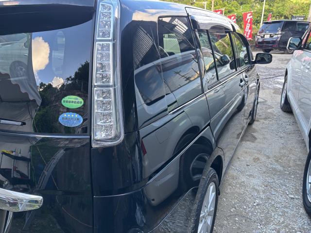 トヨタ　アイシス　外装研磨
沖縄市　北中城村　うるま市　宜野湾市　浦添市　西原町　北谷町