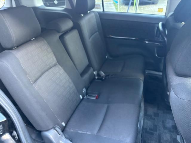 トヨタ　アイシス　クリーニング・清掃
沖縄市　北中城村　うるま市　宜野湾市　浦添市　西原町　北谷町