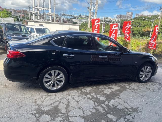 日産　フーガ　クリーニング・清掃
沖縄市　北中城村　うるま市　宜野湾市　浦添市　西原町　北谷町