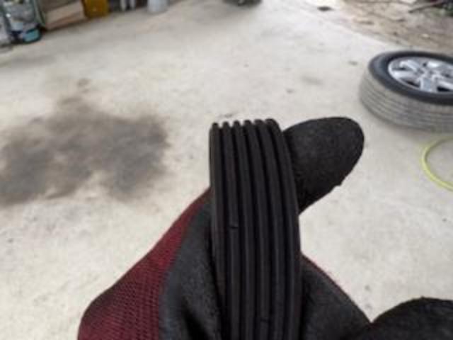 三菱　デリカＤ：５　エンジン関連修理・整備 エンジンマウント交換、ファンベルト交換、テンショナープーリー交換
沖縄市　北中城村　うるま市　宜野湾市　浦添市　西原町　北谷町