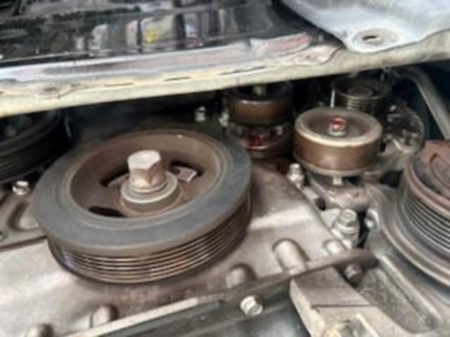 三菱　デリカＤ：５　エンジン関連修理・整備 エンジンマウント交換、ファンベルト交換、テンショナープーリー交換
沖縄市　北中城村　うるま市　宜野湾市　浦添市　西原町　北谷町