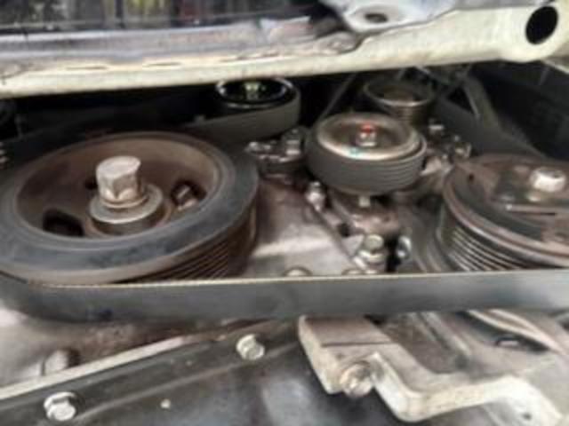 三菱　デリカＤ：５　エンジン関連修理・整備 エンジンマウント交換、ファンベルト交換、テンショナープーリー交換
沖縄市　北中城村　うるま市　宜野湾市　浦添市　西原町　北谷町