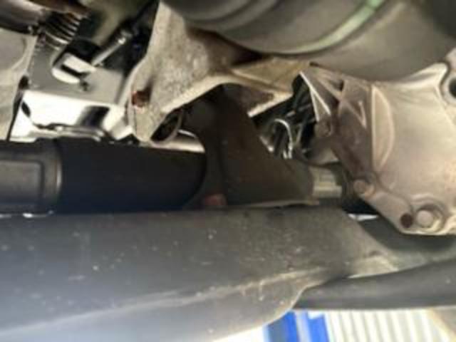 三菱　デリカＤ：５　エンジン関連修理・整備 エンジンマウント交換、ファンベルト交換、テンショナープーリー交換
沖縄市　北中城村　うるま市　宜野湾市　浦添市　西原町　北谷町