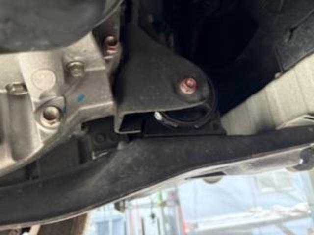 三菱　デリカＤ：５　エンジン関連修理・整備 エンジンマウント交換、ファンベルト交換、テンショナープーリー交換
沖縄市　北中城村　うるま市　宜野湾市　浦添市　西原町　北谷町