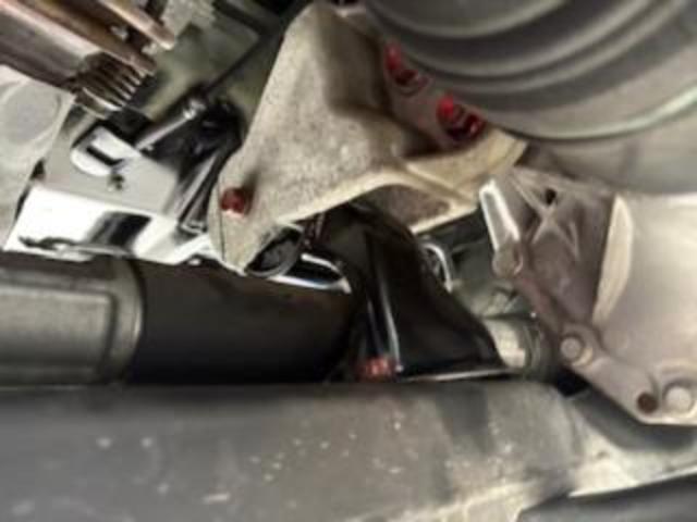 三菱　デリカＤ：５　エンジン関連修理・整備 エンジンマウント交換、ファンベルト交換、テンショナープーリー交換
沖縄市　北中城村　うるま市　宜野湾市　浦添市　西原町　北谷町