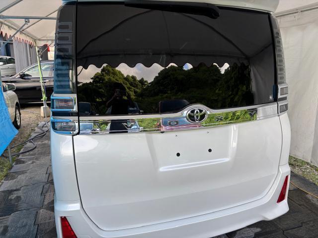 トヨタ　ヴォクシー　ガラスコーティング
沖縄市　北中城村　うるま市　宜野湾市　浦添市　西原町　北谷町