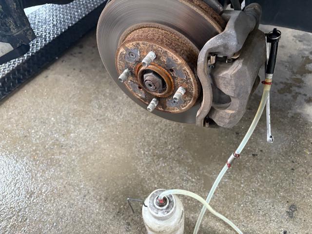 ホンダ　フリードハイブリッド　車検　ブレーキフルード、タイロッドエンドブーツ、ロアボールブーツ交換
沖縄市　北中城村　うるま市　宜野湾市　浦添市　西原町　北谷町