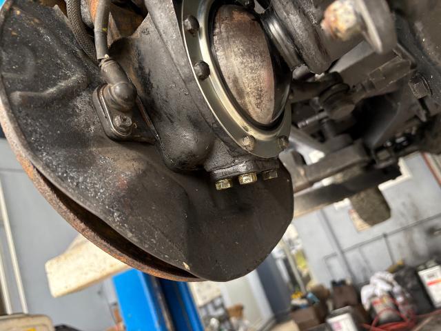 スズキ　ジムニー　サスペンション・足回り修理・整備　キングピンベアリング交換、
沖縄市　北中城村　うるま市　宜野湾市　浦添市　西原町　北谷町