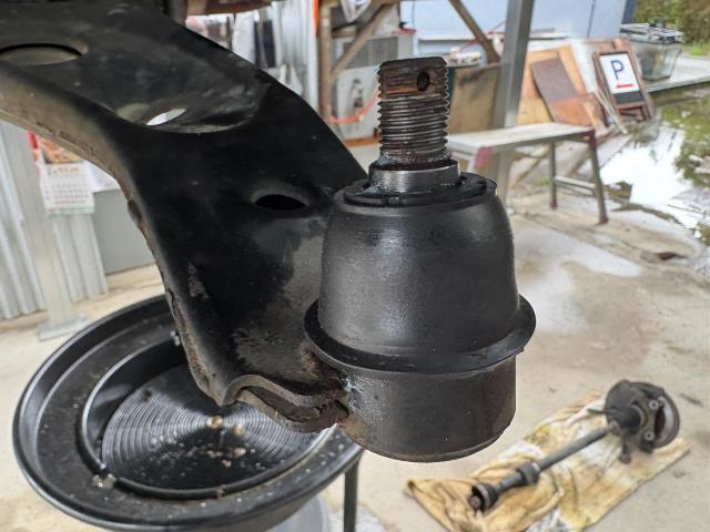 ダイハツ　ミラジーノ　車検　ロアボールブーツ交換、タイロッドエンドブーツ交換
沖縄市　北中城村　うるま市　宜野湾市　浦添市　西原町　北谷町