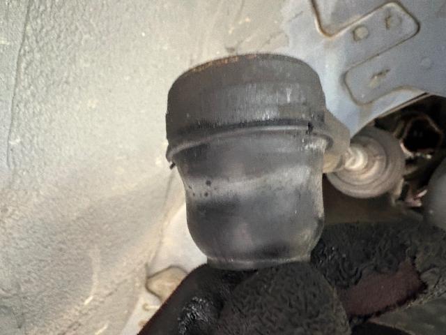 ダイハツ　ミラジーノ　車検　ロアボールブーツ交換、タイロッドエンドブーツ交換
沖縄市　北中城村　うるま市　宜野湾市　浦添市　西原町　北谷町