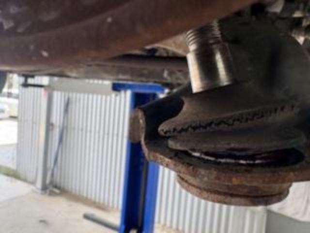 ホンダ　ゼスト　車検　ロアボールブーツ交換
沖縄市　北中城村　うるま市　宜野湾市　浦添市　西原町　北谷町