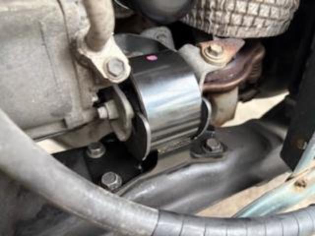 ダイハツ ミラジーノ 車検 エンジンマウント交換
沖縄市 北中城村 うるま市 宜野湾市 浦添市 西原町 北谷町