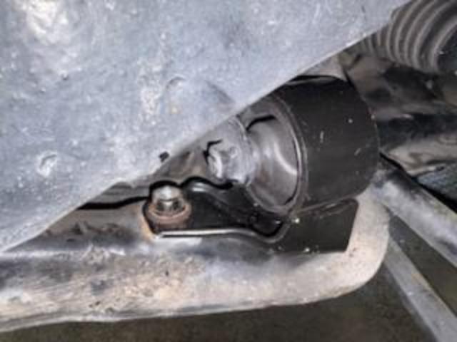 ダイハツ ミラジーノ 車検 エンジンマウント交換
沖縄市 北中城村 うるま市 宜野湾市 浦添市 西原町 北谷町