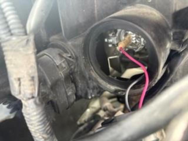 日産　エクストレイル　ライト・ウィンカー類修理・整備　ヘッドライトバルブ交換
沖縄市　北中城村　うるま市　宜野湾市　浦添市　西原町　北谷町