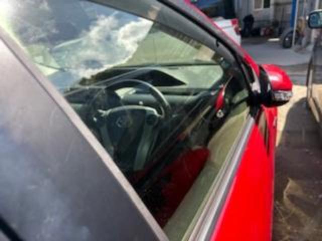 トヨタ　アクア　その他修理・整備　フロントドアガラス交換
沖縄市　北中城村　うるま市　宜野湾市　浦添市　西原町　北谷町