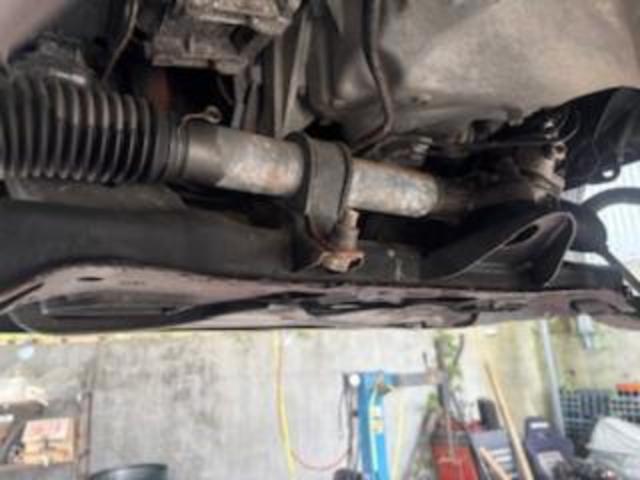 日産　エルグランド　サスペンション・足回り修理・整備　ラックピニオン交換、パワステポンプホース交換
沖縄市　北中城村　うるま市　宜野湾市　浦添市　西原町　北谷町