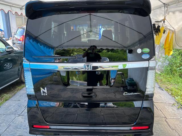 ホンダ　Ｎ－ＢＯＸカスタム　ガラスコーティング
沖縄市　北中城村　うるま市　宜野湾市　浦添市　西原町　北谷町