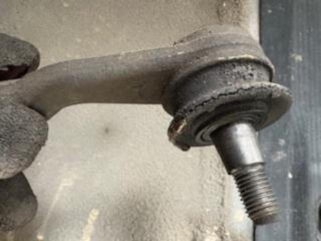 ダイハツ ミラジーノ 車検整備 エアクリーナー、タイロッドエンドブーツ、ロアボールブーツ、ドライブシャフトブーツ交換
沖縄市 北中城村 うるま市 宜野湾市 浦添市 西原町 北谷町