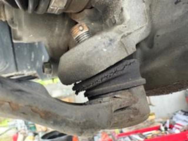 ダイハツ ミラジーノ 車検整備 エアクリーナー、タイロッドエンドブーツ、ロアボールブーツ、ドライブシャフトブーツ交換
沖縄市 北中城村 うるま市 宜野湾市 浦添市 西原町 北谷町