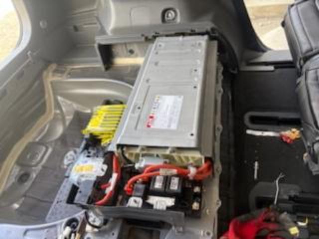 トヨタ　プリウスα　電装系修理　ハイブリッドバッテリー交換
沖縄市　北中城村　うるま市　宜野湾市　浦添市　西原町　北谷町