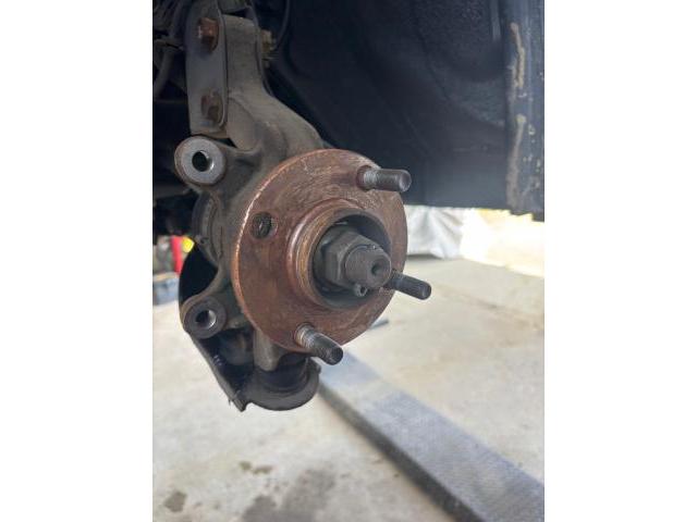 日産　マーチ　サスペンション・足回り修理・整備
沖縄市　北中城村　うるま市　宜野湾市　浦添市　西原町　北谷町