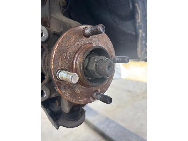 日産　マーチ　サスペンション・足回り修理・整備
沖縄市　北中城村　うるま市　宜野湾市　浦添市　西原町　北谷町