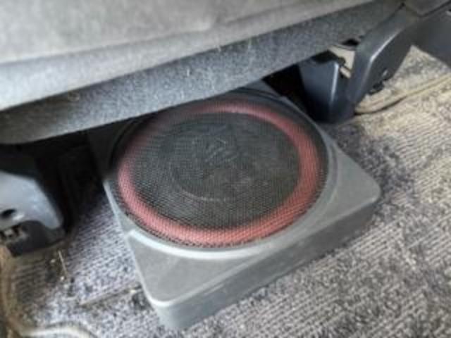 トヨタ　ヴォクシー　電装系修理　ウーハー取り付け
沖縄市　北中城村　うるま市　宜野湾市　浦添市　西原町　北谷町