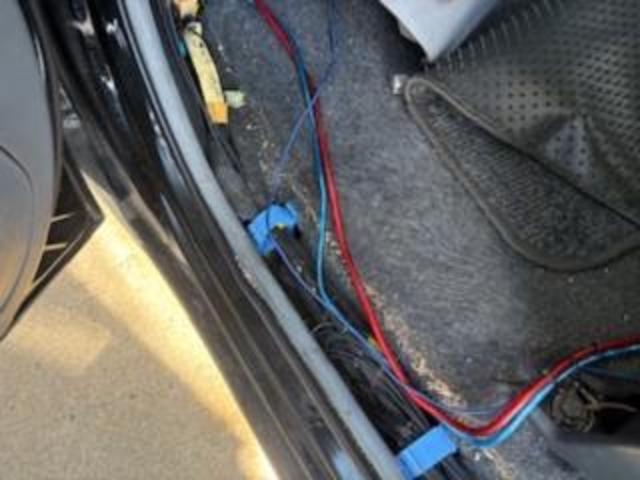 トヨタ　ヴォクシー　電装系修理　ウーハー取り付け
沖縄市　北中城村　うるま市　宜野湾市　浦添市　西原町　北谷町