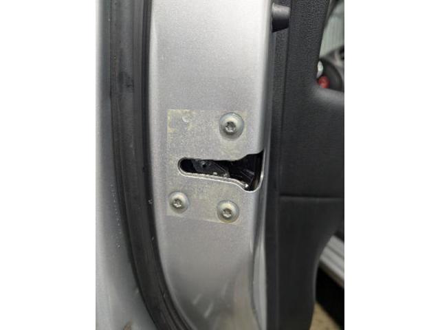 日産　ノート　ボディ各部グリス防錆加工
沖縄市　北中城村　うるま市　宜野湾市　浦添市　西原町　北谷町